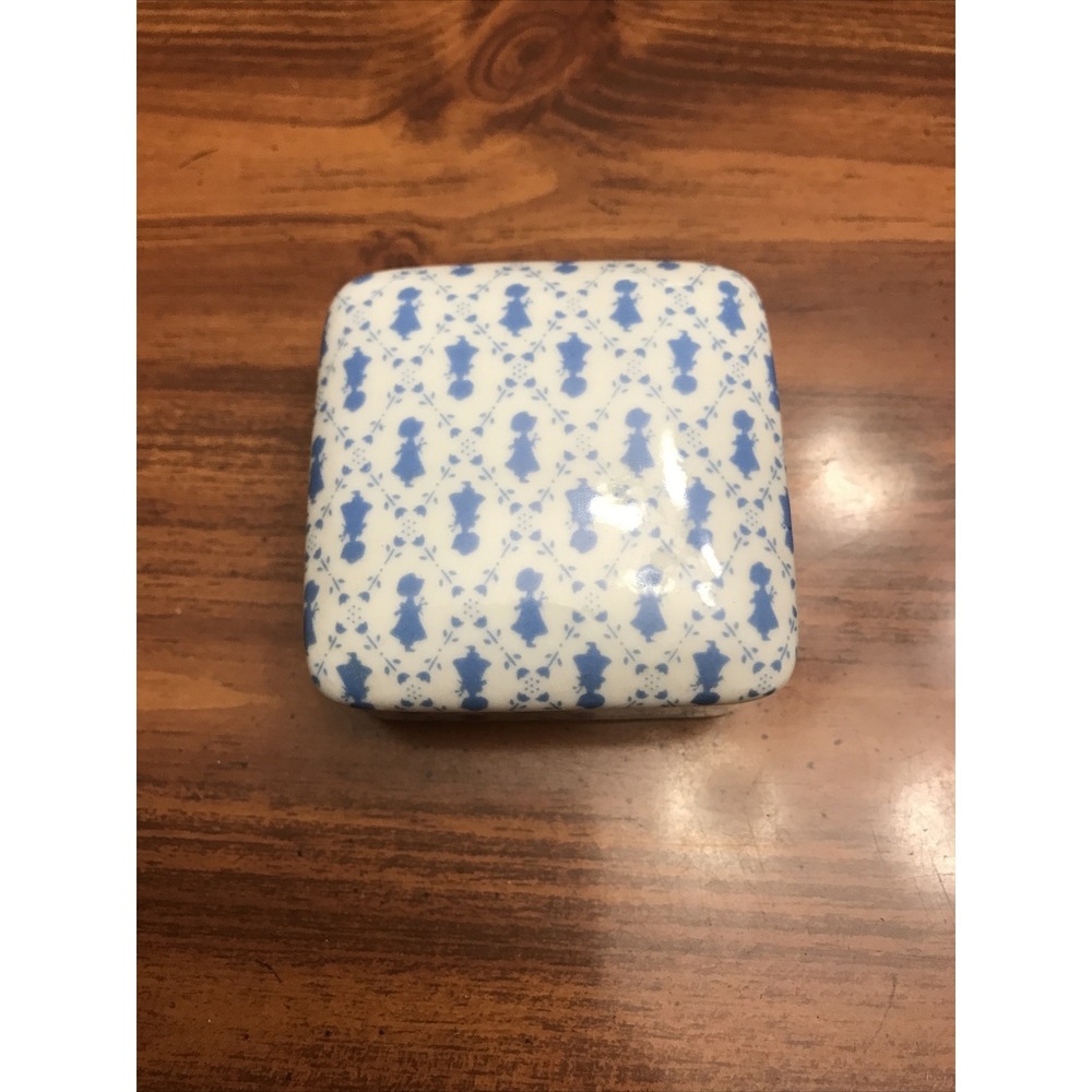 Vintage Holly Hobby porcelain blue trinket box petite pattern